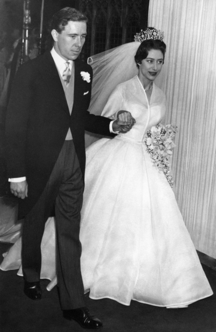 Adik ratu, Putri Margaret, menikah dengan Antony Amstrong-Jones di biara pada tahun 1960