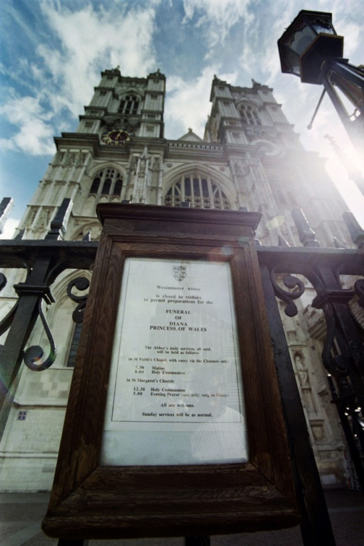 Pemakaman Diana diadakan di biara setelah kematiannya dalam kecelakaan mobil di Paris pada Agustus 1997