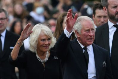 Charles and Camilla greeted the crowds as they arrived at Buckingham Palace