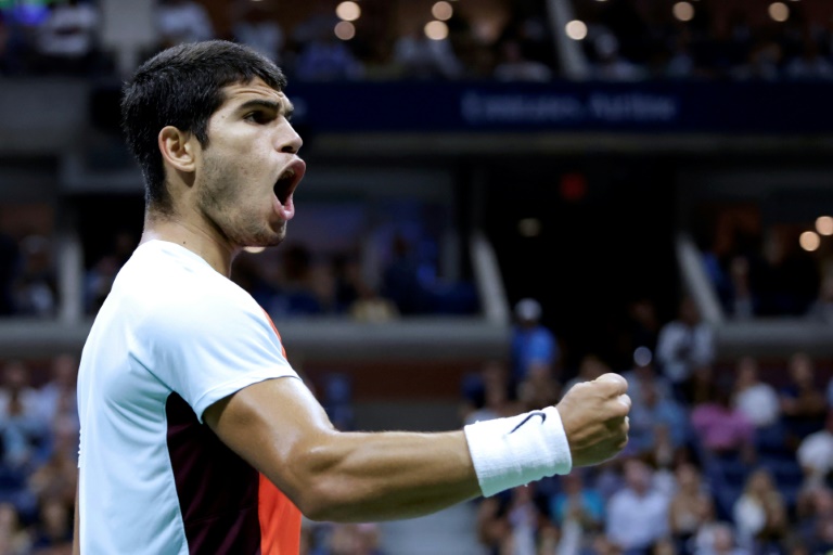 World No. 1 Carlos Alcaraz Makes A Special Roger Federer Confession ...