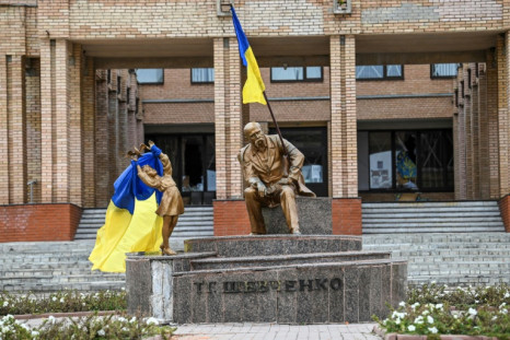 Ukraine's flag once again decorated the statue of Ukrainian national poet Taras Chevtchenko in the main square