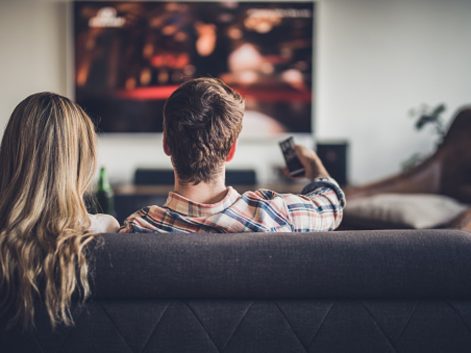 Top 6 Apps That Let You Watch Movies Online For Free
