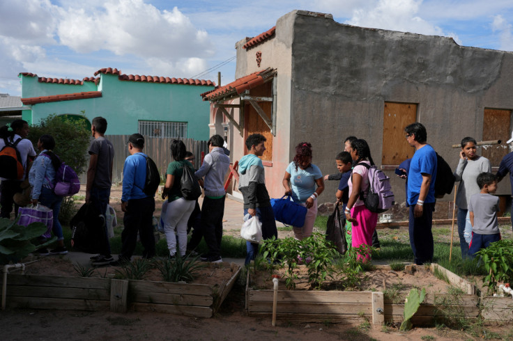 Buses with migrants depart for Chicago and New York from El Paso