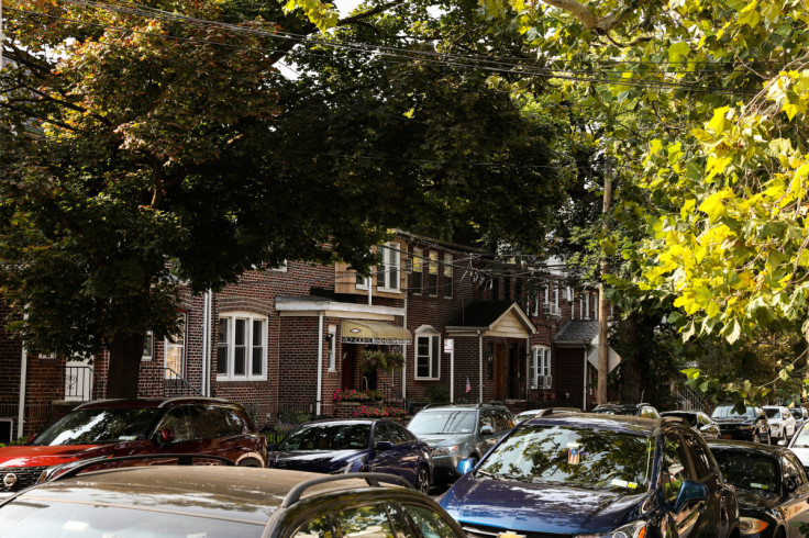 A row of residential houses stands in New York