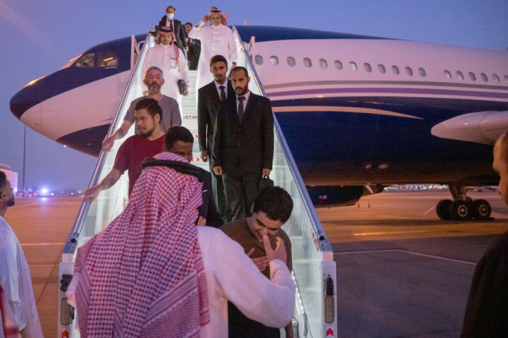A plane carrying 10 prisoners of war (five British citizens, one Moroccan, one Swede, one Croat, and two Americans) are seen arriving, following successful mediation efforts by Saudi Arabia’s Crown Prince Mohammed bin Salman, from Russia to King Khalid 