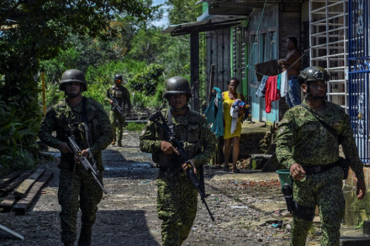 Soldiers and police stationed in Buenaventura face an uphill battle