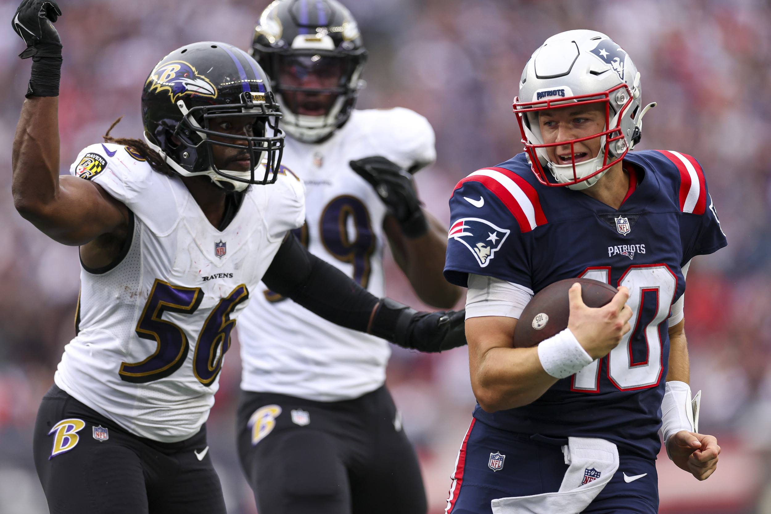 Rowdy Raiders fan goes viral for heckling Patriots supporter at his first  game