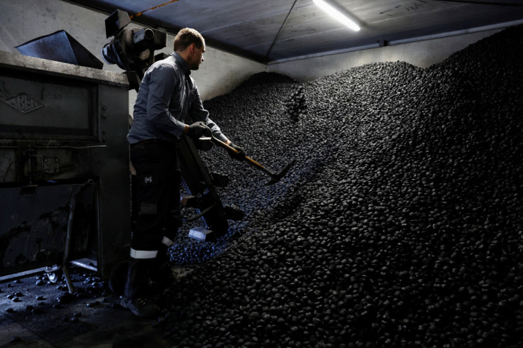 Coal seller Gerben van Beek shovels coal, in Veenendaal