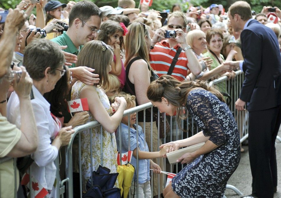  Britains Prince William and his wife Catherine, Duchess of Cambridge greet well-wishers at Rideau Hall in Ottawa