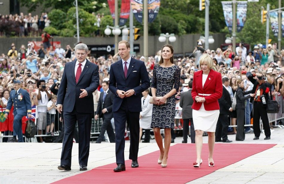 Canadas Prime Minister Harper and his wife Laureen arrive alongside Britains Prince William and his wife Catherine, Duchess of Cambridge at the National War Memorial in Ottawa