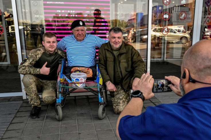 Hryhorii Yanchenko collects donations for the Ukrainian Armed Forces in Zaporizhzhia