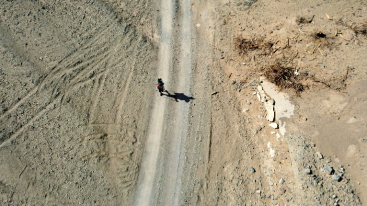Alsulmi crosses a desert area near al-Khasrah, about 350 kilometres west of Riyadh