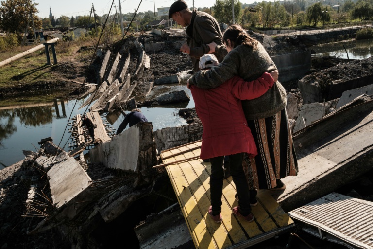 Vulnerable Flee As Russians Advance On Ukraine Town Vulnerable Flee As Russians Advance On Ukraine Town
