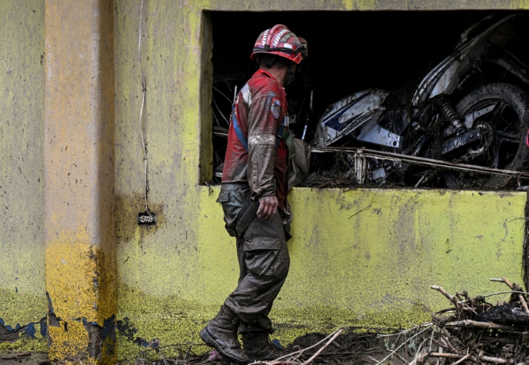 Neighbors, Rescuers Search For 52 Missing After Venezuela Landslide ...