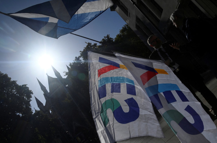 Pro-Scottish independence campaigners protest outside the Supreme Court in London