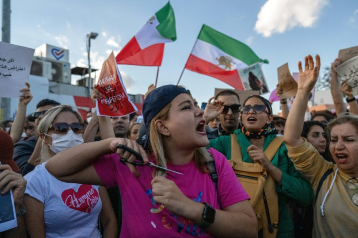 Women around the world have cut their hair in solidarity with the Iranian protest movement