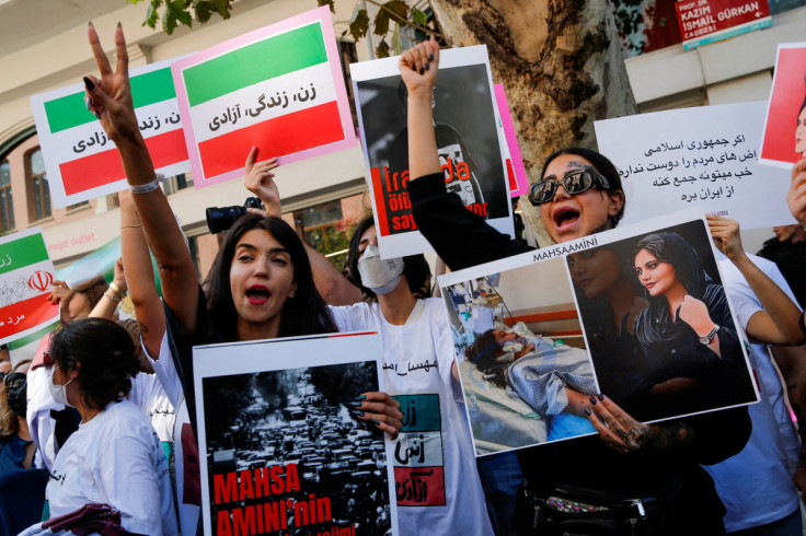 People take part in a protest following the death of Mahsa Amini, in Istanbul