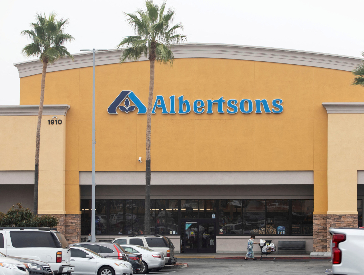 Analysis-Kroger, Albertsons Spin-off Is Extra Ammunition In Regulatory ...