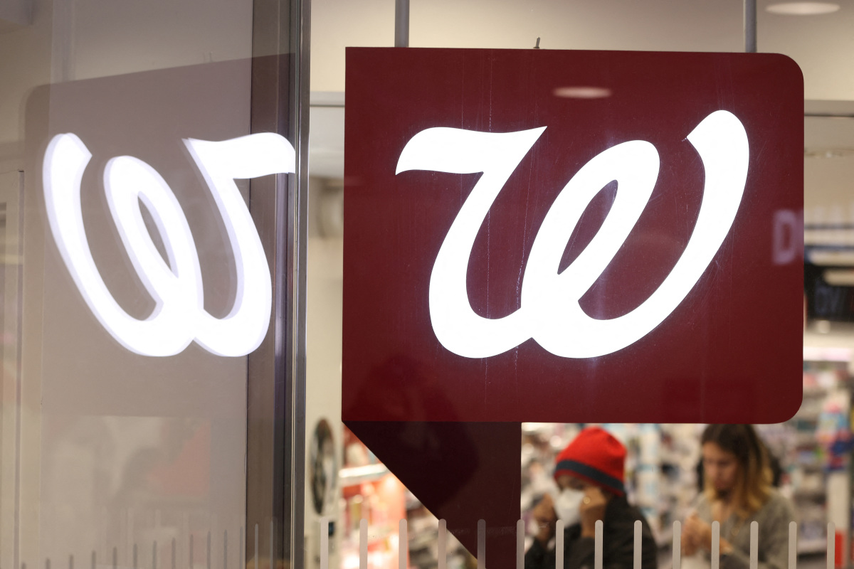 https://d.ibtimes.com/en/full/3832485/people-are-seen-shopping-walgreens-owned-walgreens-boots-alliance-inc-manhattan-new-york.jpg