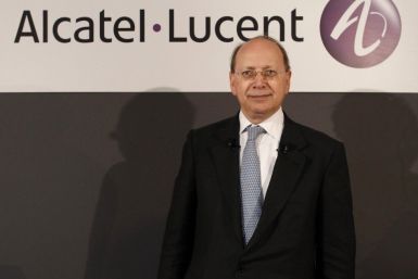 Alcatel-Lucent Chief Executive Ben Verwaayen poses for photographers before the company&#039;s 2009 annual results presentation in Paris February 11, 2010.
