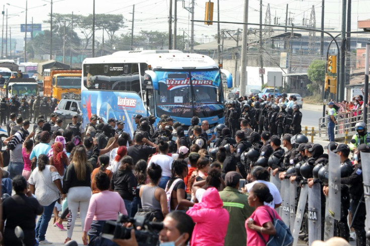 A mass transfer of inmates from the Guayas 1 prison is said to have sparked the attacks