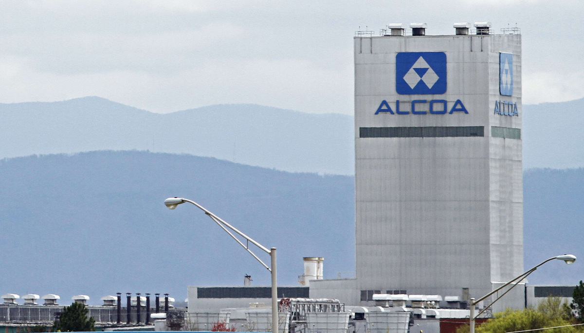 https://d.ibtimes.com/en/full/3839538/file-photo-shows-alcoa-aluminum-plant-alcoa-tennessee.jpg