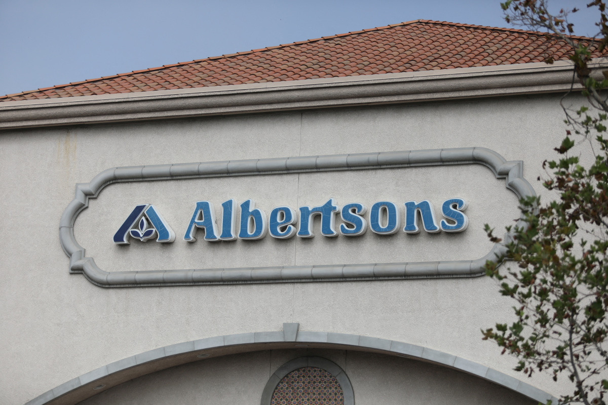 Kroger, Albertsons Unions, Antitrust Experts Urge FTC To Block Merger ...