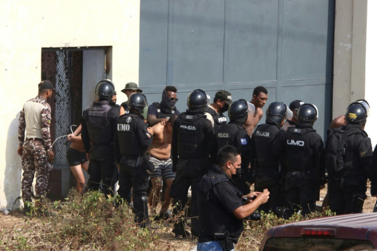 National police transfer inmates from the Guayas 1 prison in Guayaquil, Ecuador on November 3, 2022