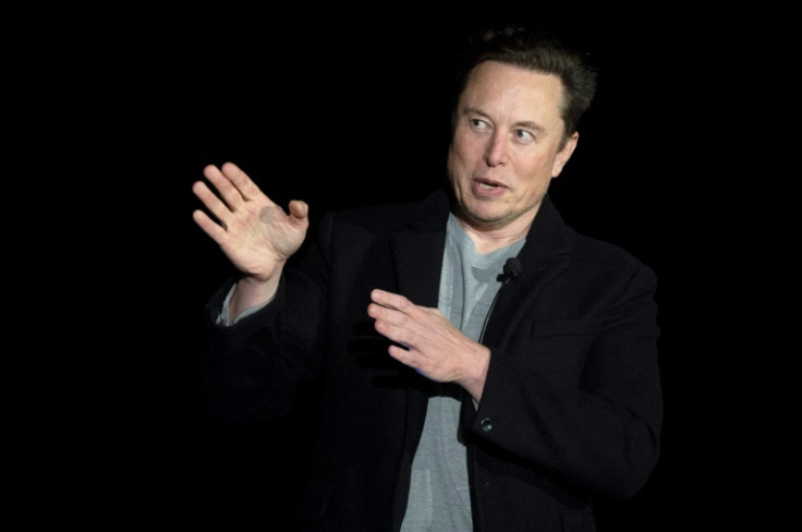 Kepala Tesla dan pemilik Twitter Elon Musk