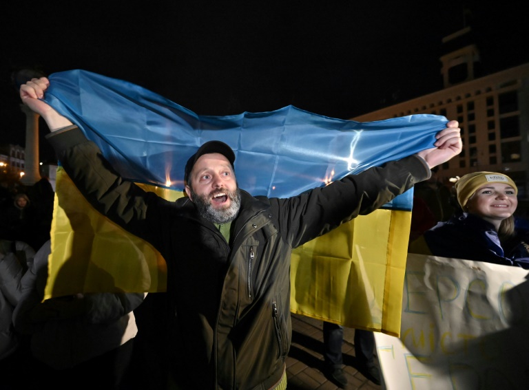 Liberation Of Kherson Sparks Outpouring Of Joy And Tears In Kyiv