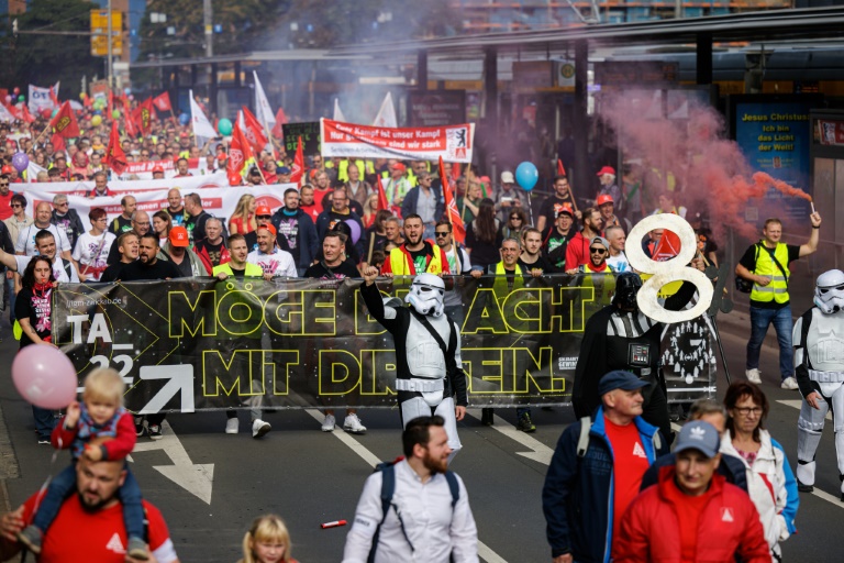 Major German Trade Union Wins Pay Hike, Averting Strike | IBTimes