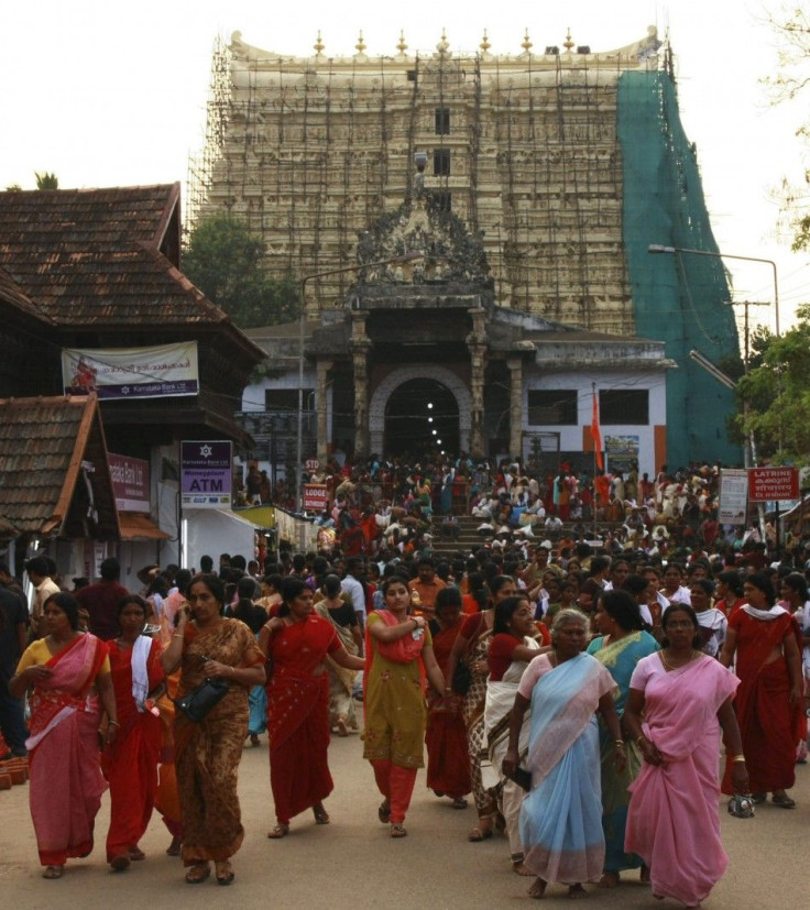 Devotees leave Sree Padmanabhaswamy temple after offering prayers on the eve of Pongala festival in Thiruvananthapuram, capital of the southern Indian state of Kerala February 18, 2011.