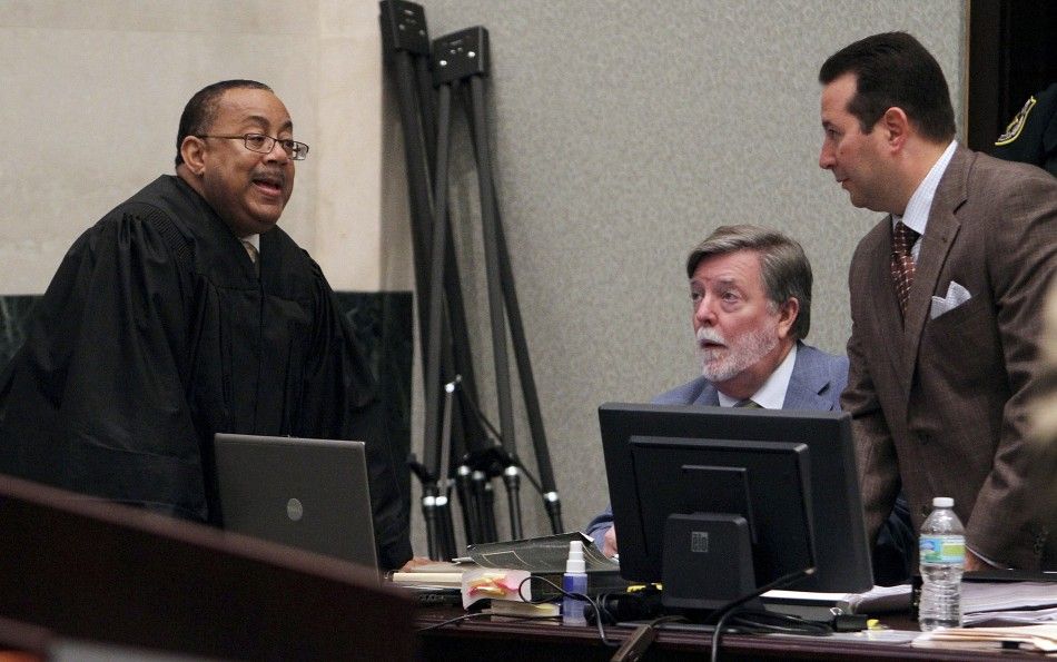Judge Perry confers with defense attorneys in Anthony trial in Florida