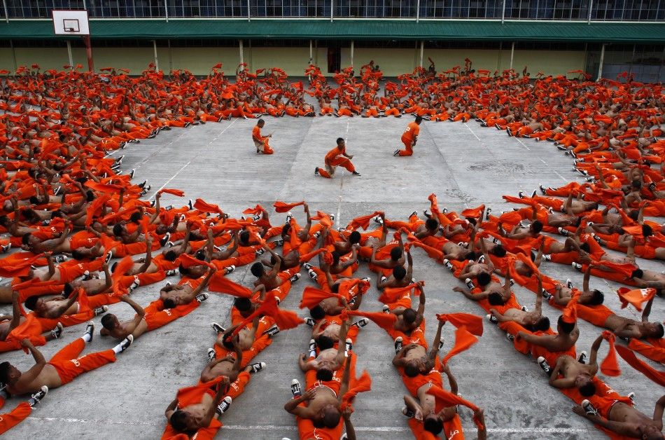 Top 20 unbelievable crowd display performances around the world Photos