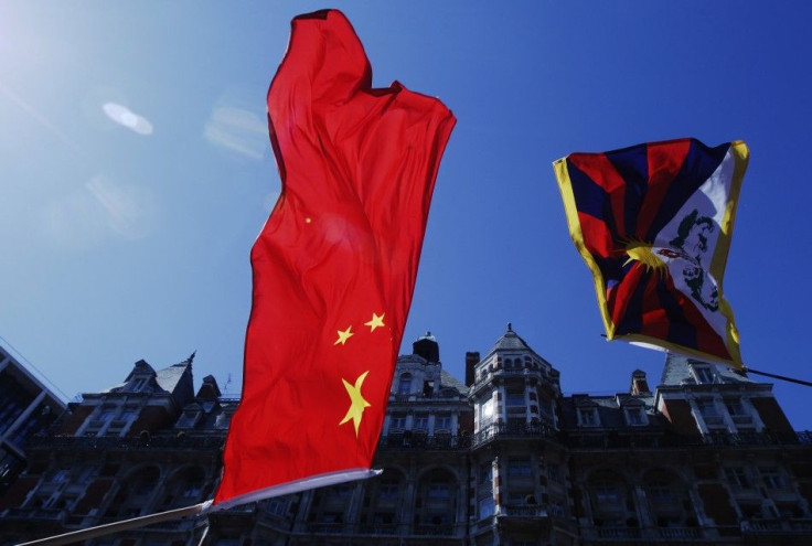 China&#039;s flag and Tibet&#039;s flag