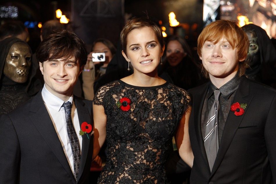 Britains Emma Watson poses with Daniel Radcliffe L and Rupert Grint 