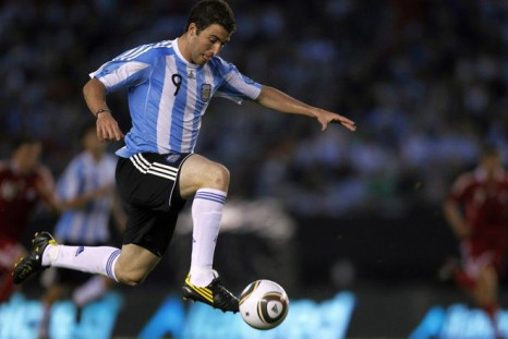 Argentina's Gonzalo Higuain controls the ball during their friendly match against Canada in Buenos Aires