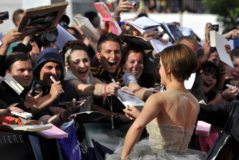 Emma Watson arrives at the world premiere of Harry Potter and The Deathly Hallows - Part 2 wearing Oscar de la Renta.