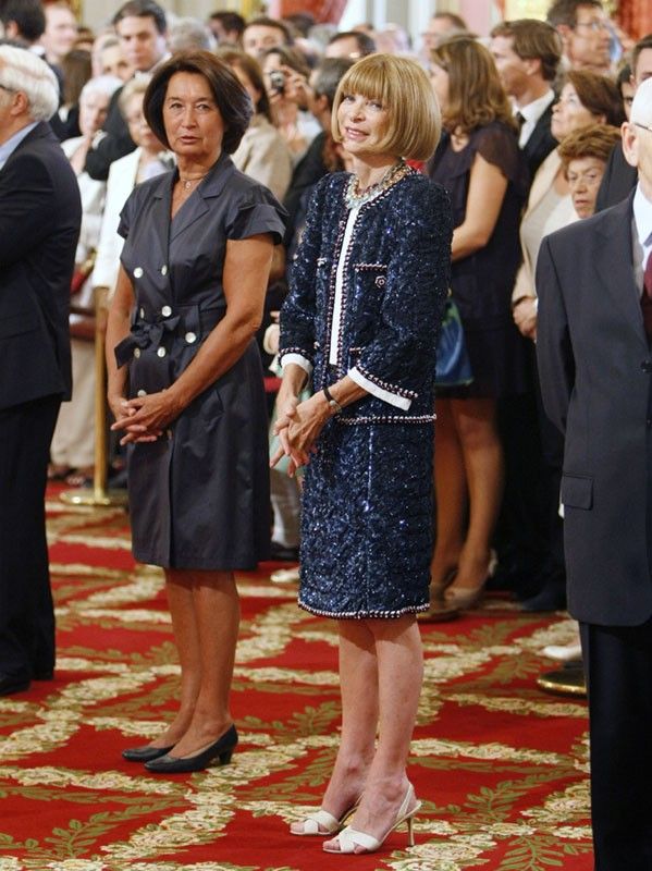 Anna Wintour R attends the ceremony at the Elysee Palace