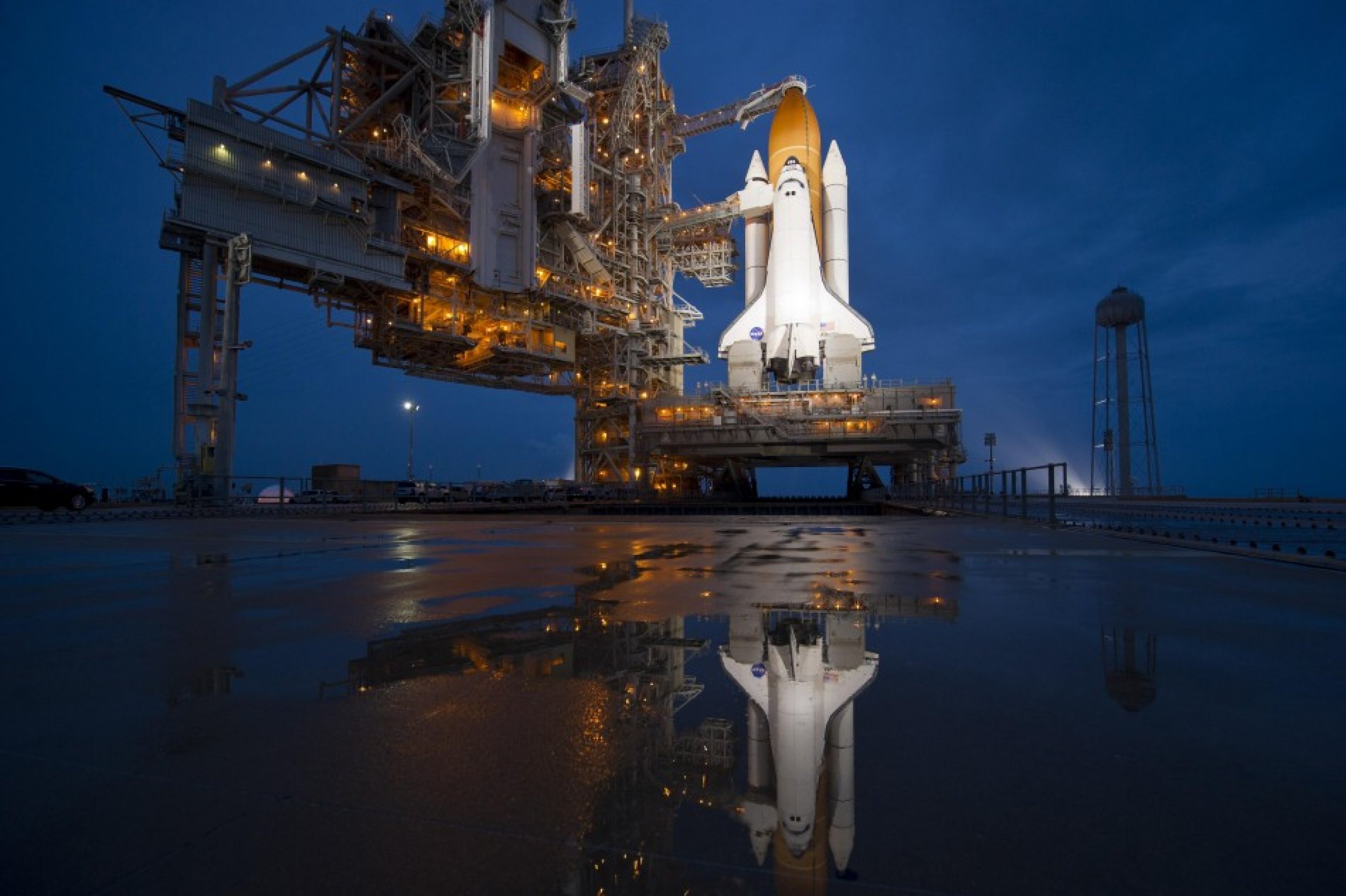 atlantis-space-shuttle-set-to-launch-crew-aboard-fuel-loaded