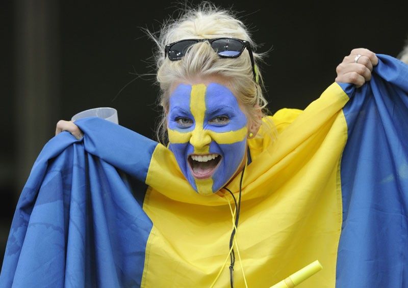 Swedens fan cheers the team