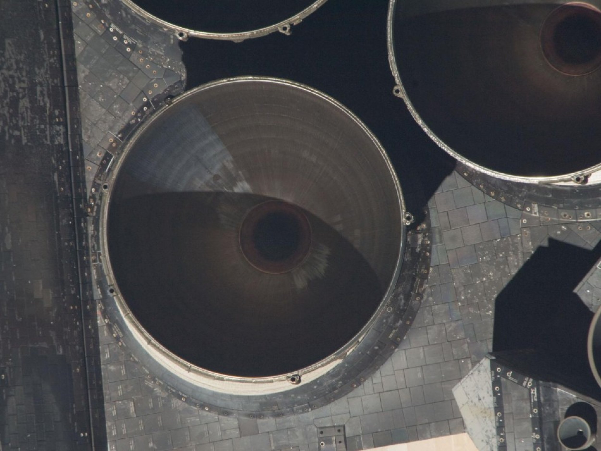 Atlantis Shuttle Crew Examines Vulnerable Heat Shield
