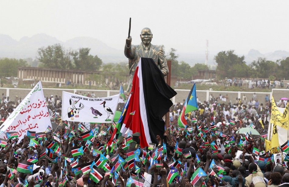 President Salva Kiir unveils the statue of the late Dr. John Garang