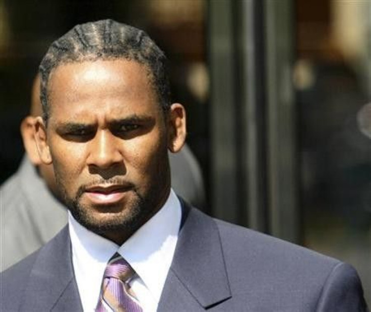 R & B singer R. Kelly leaves the Cook County criminal courthouse