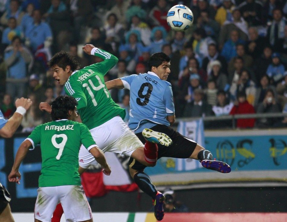 Uruguay edge Mexico to set up Copa clash with Argentina in the quarter-finals