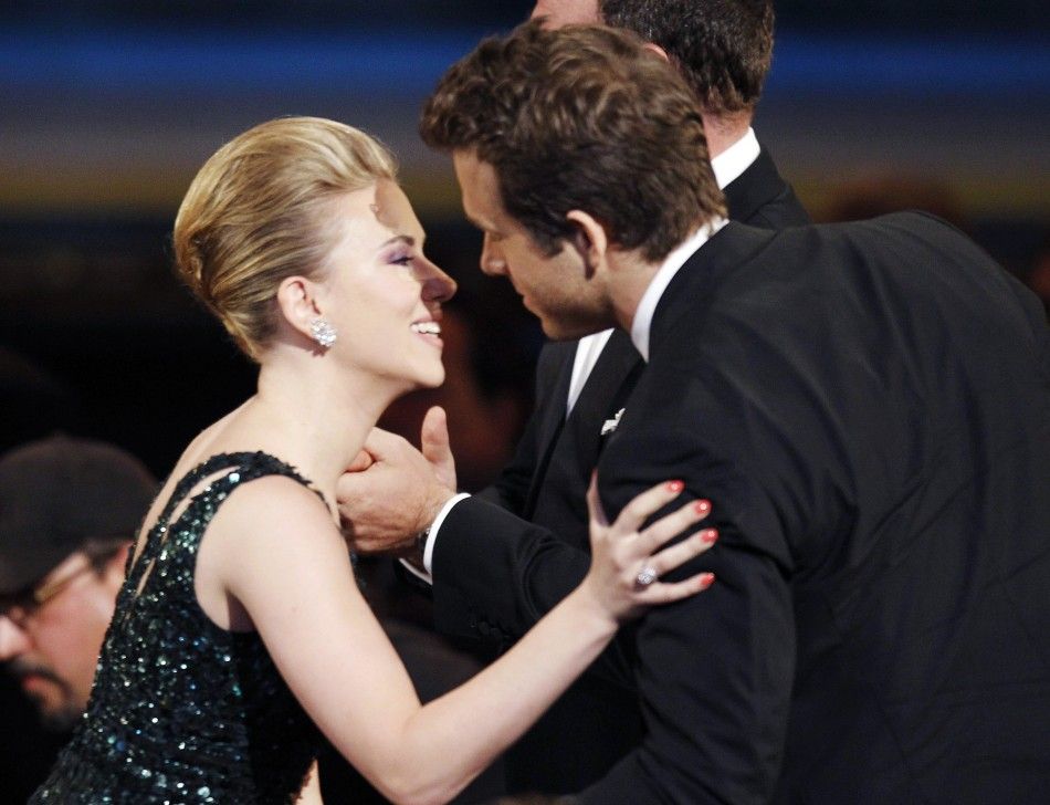 Johansson kisses her former husband Reynolds