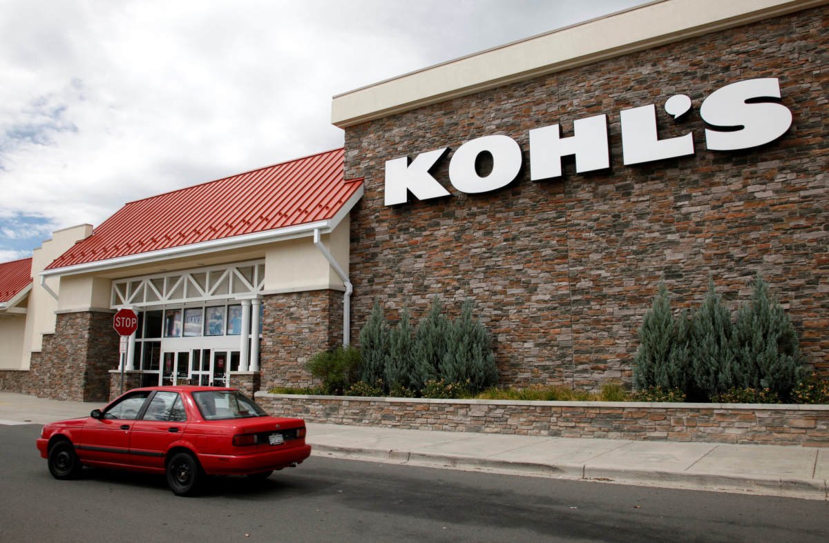 https://d.ibtimes.com/en/full/4379818/car-drives-kohls-department-store-arvada.jpg