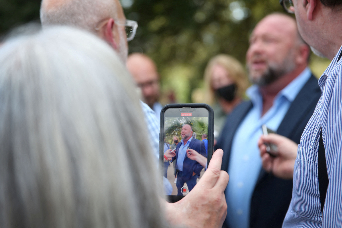 Alex Jones Loses Bid To Slash $50 Million Sandy Hook Defamation Verdict - Vimarsana News