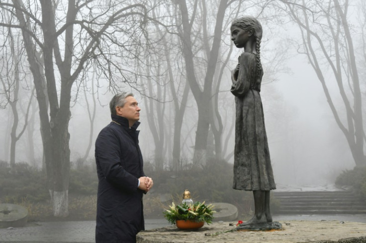 Visiting foreign dignitaries usually pay their respects at the memorial to Holodomor victims in Kyiv.