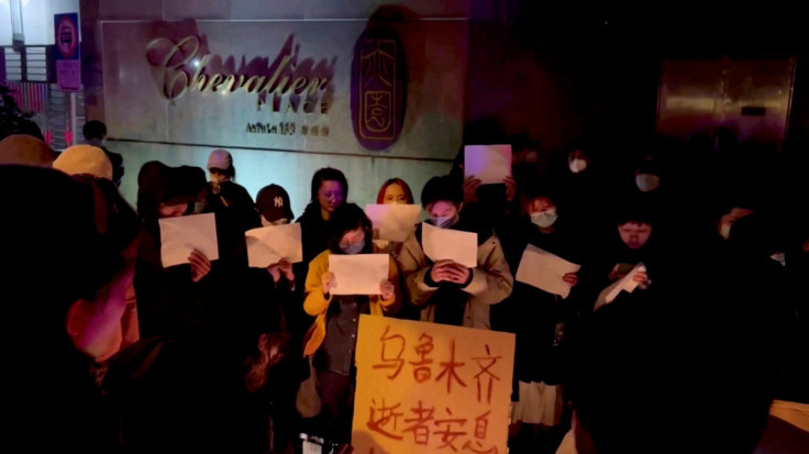 Shanghai holds candlelight vigil for Urumqi fire victims